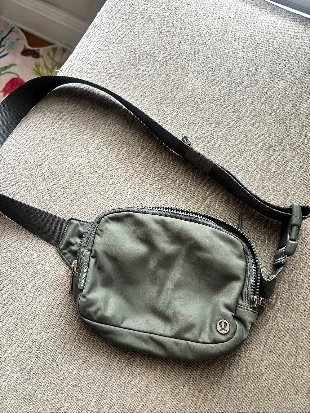 2L lululemon Belt Bag